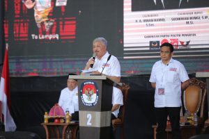 Debat Perdana Calon Bupati dan Wakil Bupati Pinrang,Iwan-Sudirman Kuasai Materi Debat